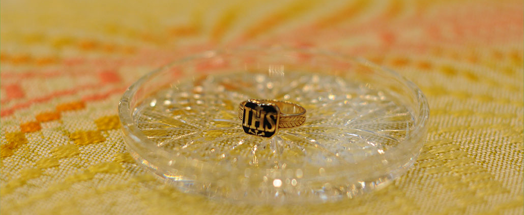 Benedictine ring on glass tray
